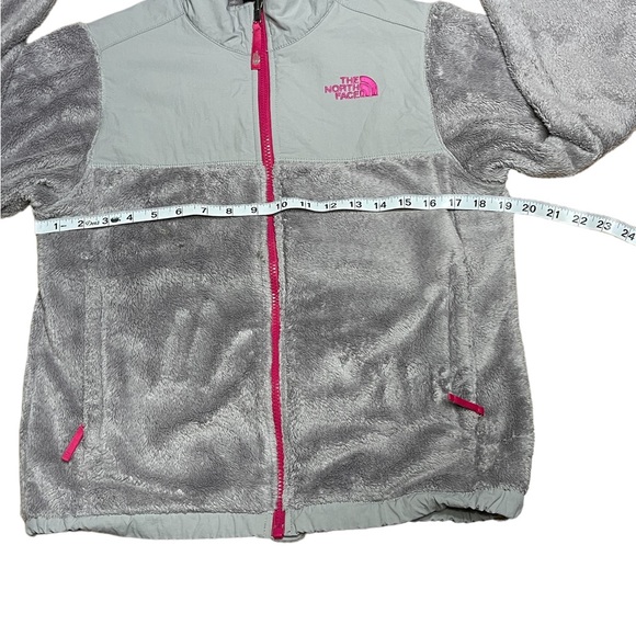 Young Women's JacketGray Fuzzy North Face size 15/16. L/G - Picture 6 of 11